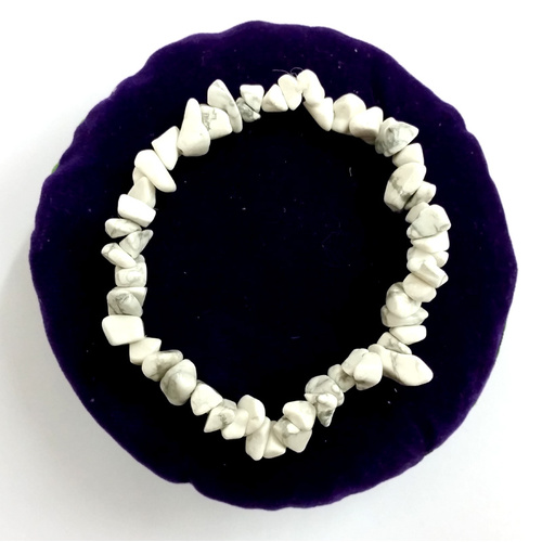 Crystal Chip Bracelet WHITE HOWLITE